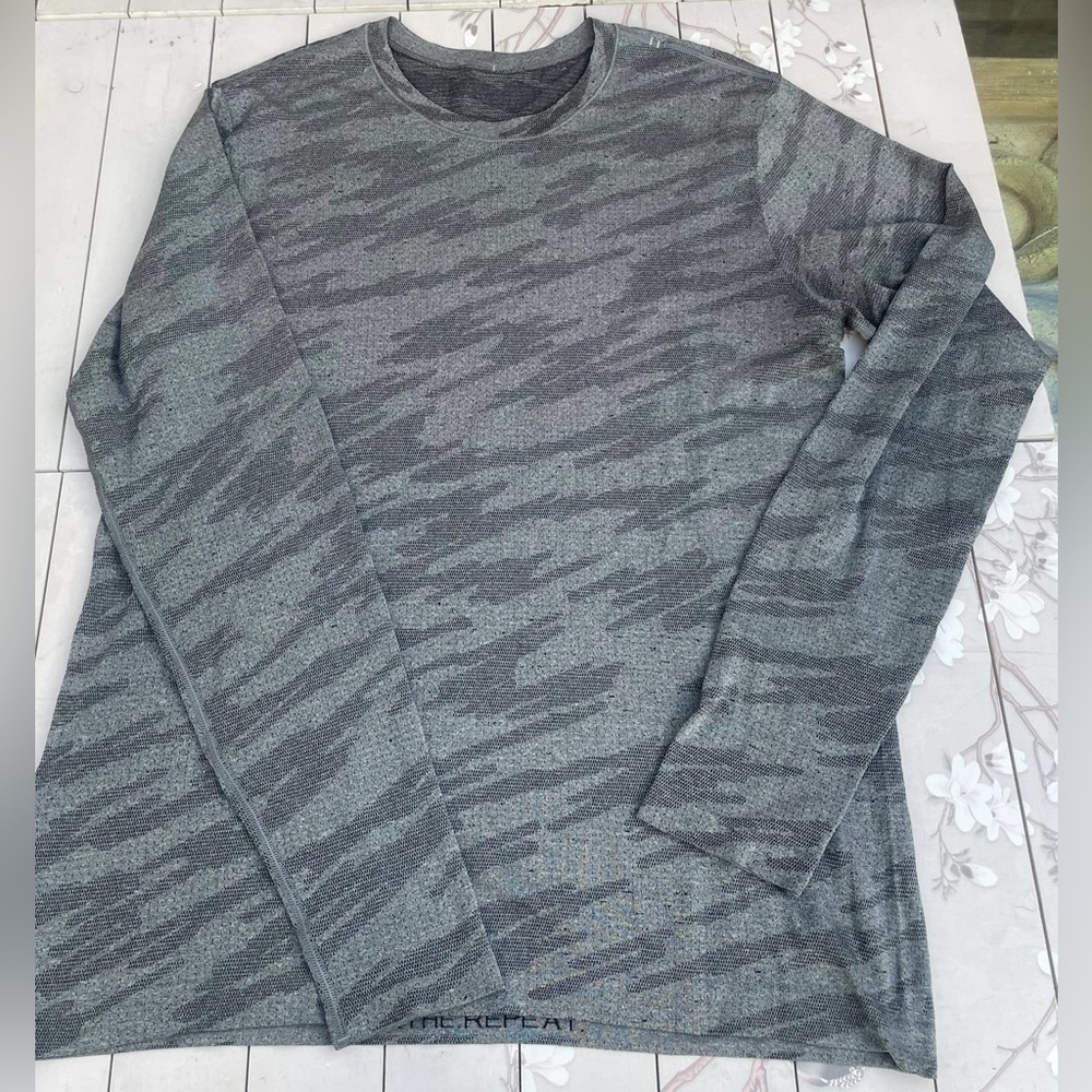 Lululemon athletica shirt